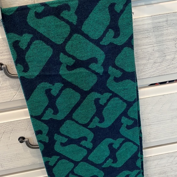 Vineyard Vines 🐳 Scarf - Picture 2 of 4